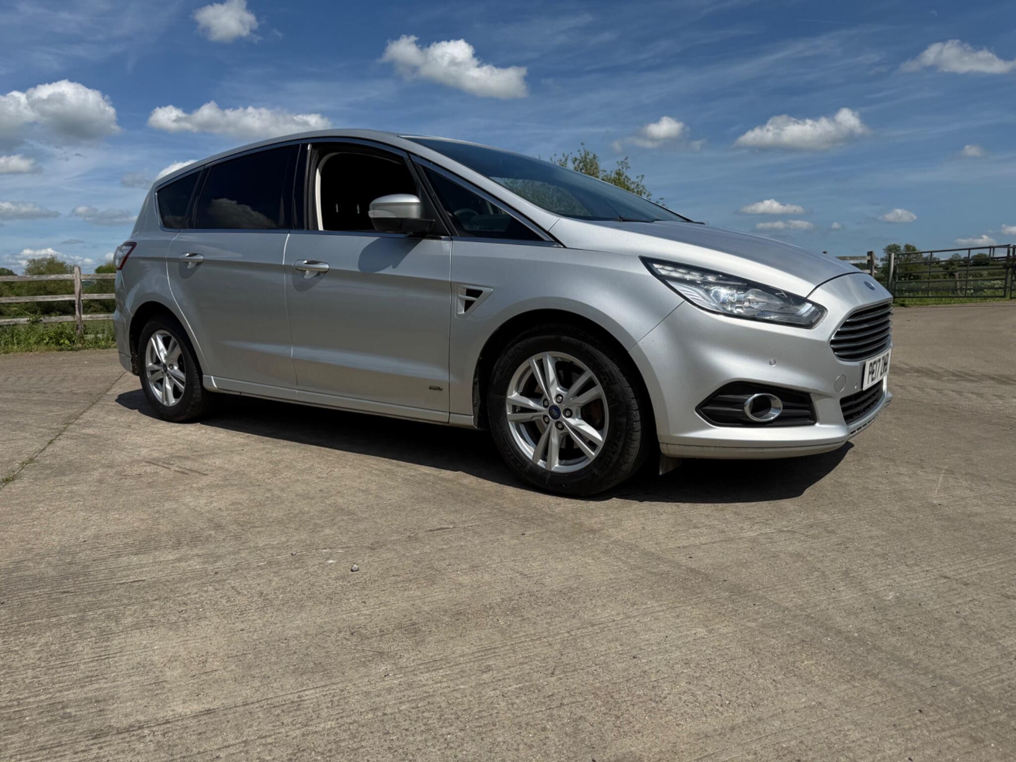 Ford S-Max 2.0 TDCi Titanium Euro 6 (s/s) 5dr — photo 57 of 102
